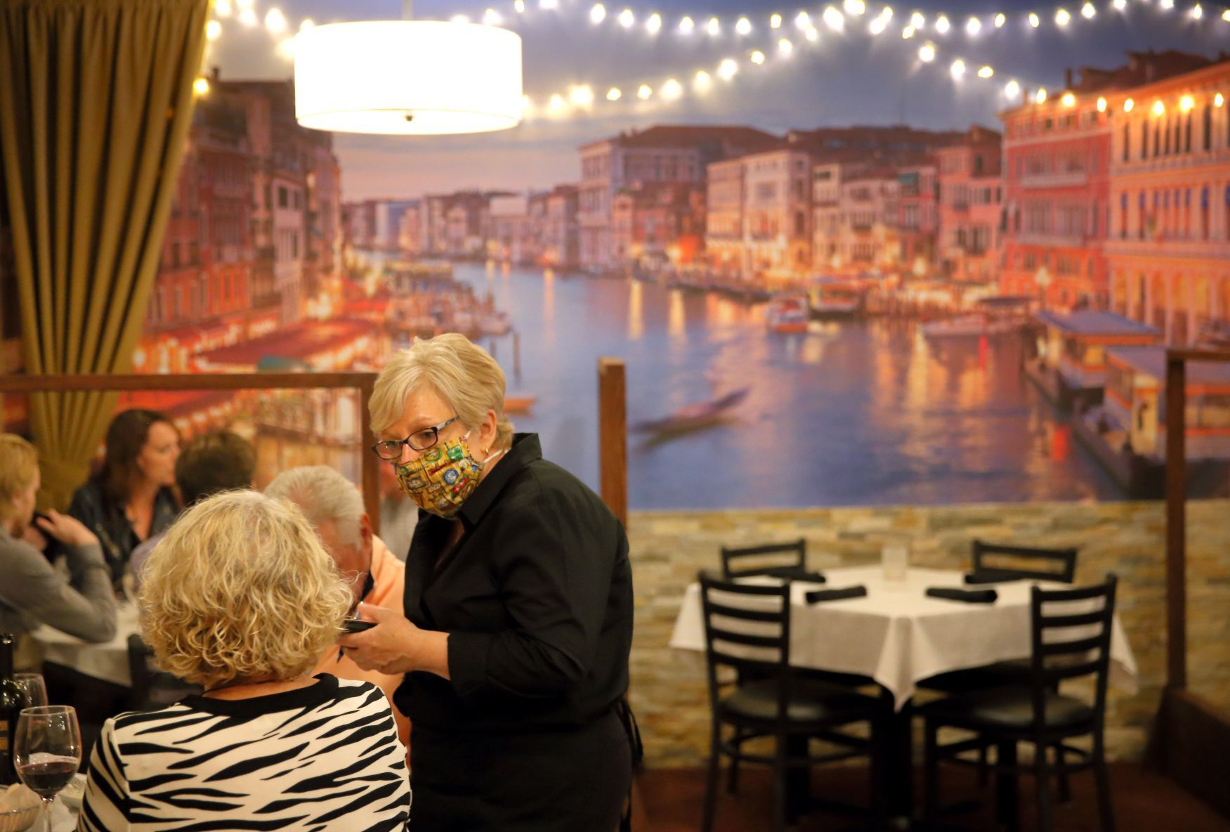 Roberto's Trattoria opens after coronavirus pandemic shutdown